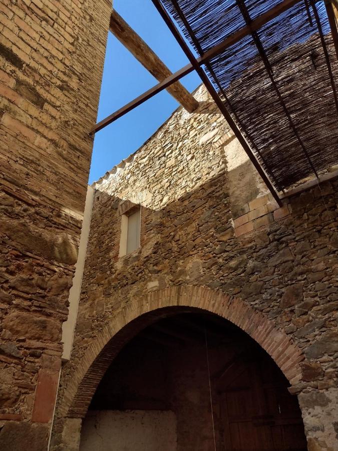 Can Tando, antiguo pajar de piedra restaurado Sant Jordi Desvalls Exterior foto