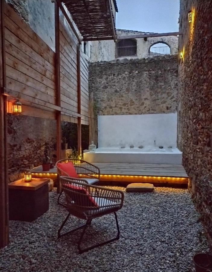 Can Tando, antiguo pajar de piedra restaurado Sant Jordi Desvalls Exterior foto