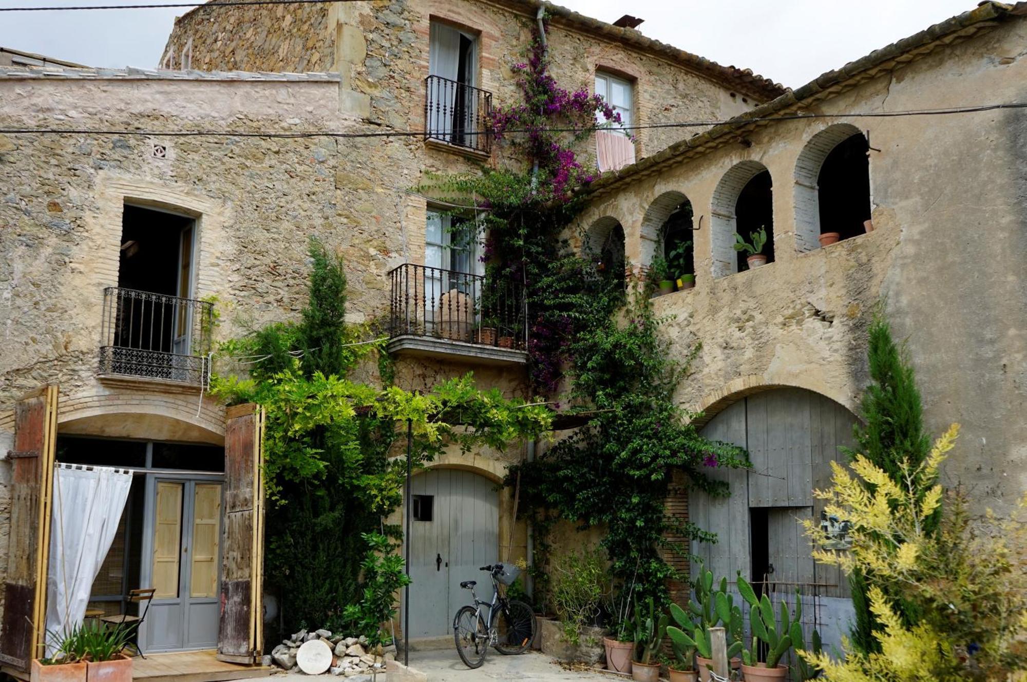 Can Tando, antiguo pajar de piedra restaurado Sant Jordi Desvalls Exterior foto